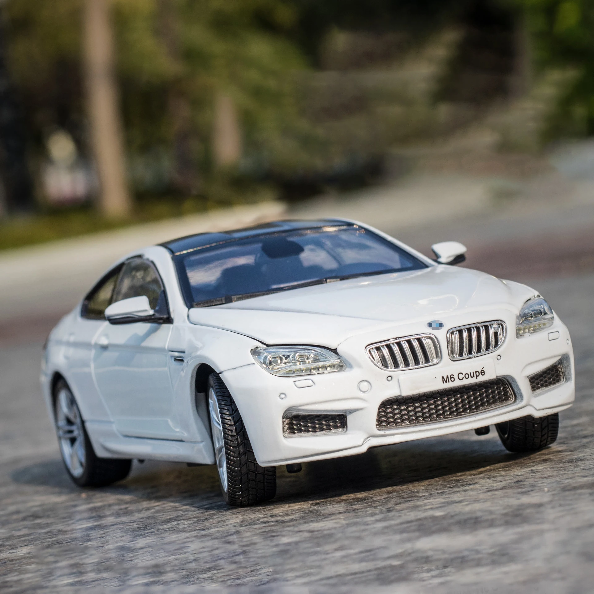 Модель автомобиля M6 в масштабе 1:24, литой автомобиль из сплава, Игрушечная машина, детская игрушка, подарок на день рождения, Рождество, беспл... 
Модель автомобиля M6 в масштабе 1:24, литой автомобиль из сплава, Игрушечная машина, детская игрушка, подарок на день рождения, Рождество, беспл...