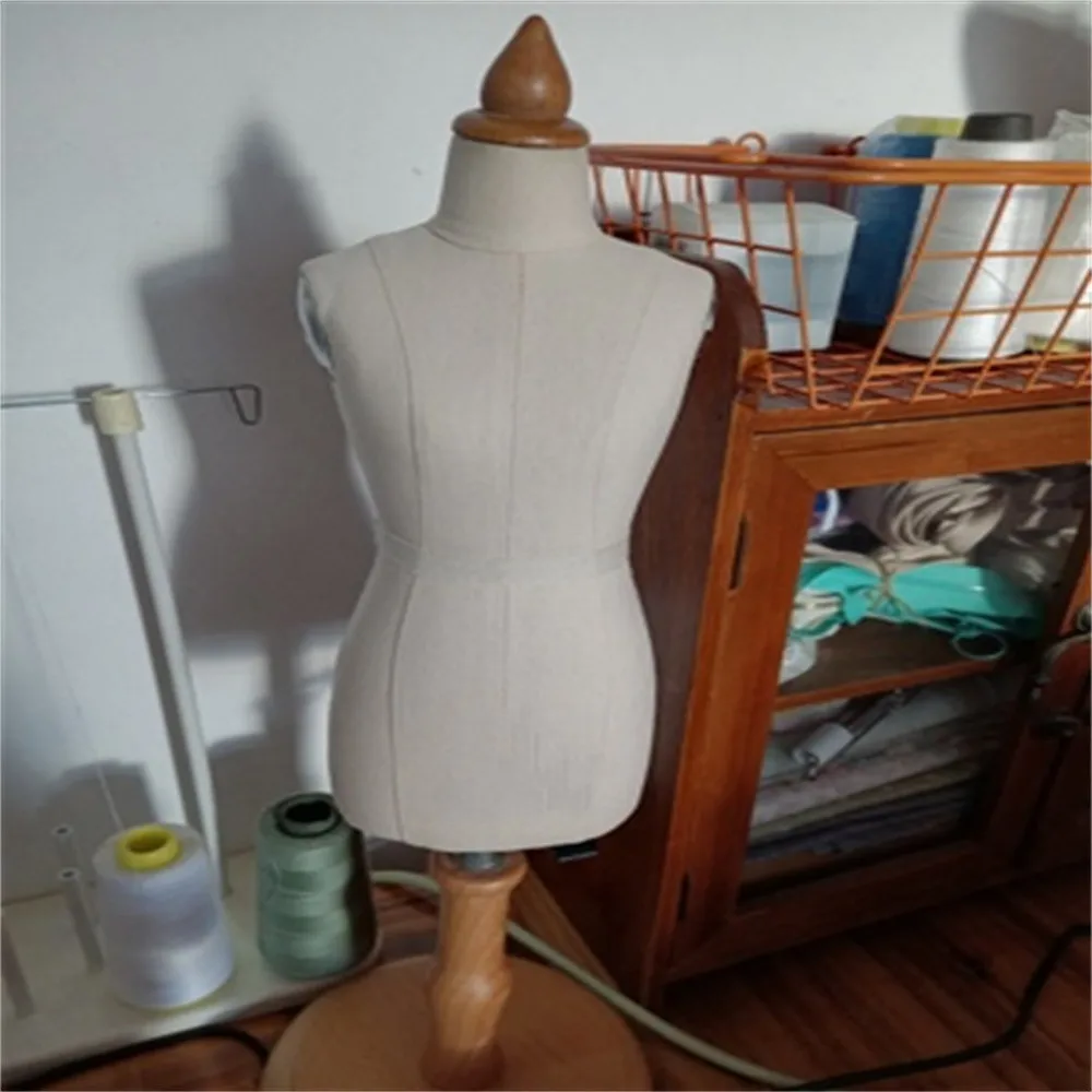 3style Torso Wooden Sewing Female Mannequins Body Tripod Stand 1/2 Manikin Shoulder Strap Clothing Cut Can Pin Villain E067
3style Torso Wooden Sewing Female Mannequins Body Tripod Stand 1/2 Manikin Shoulder Strap Clothing Cut Can Pin Villain E067