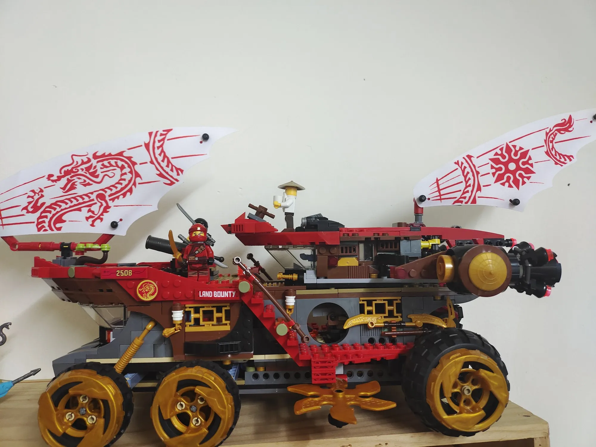 Новинка ниндзя Land Bounty грузовик модель строительные блоки с фигурками совместимые нинджаго 70677 DIY Кирпичи игрушки для детей подарок
Новинка ниндзя Land Bounty грузовик модель строительные блоки с фигурками совместимые нинджаго 70677 DIY Кирпичи игрушки для детей подарок