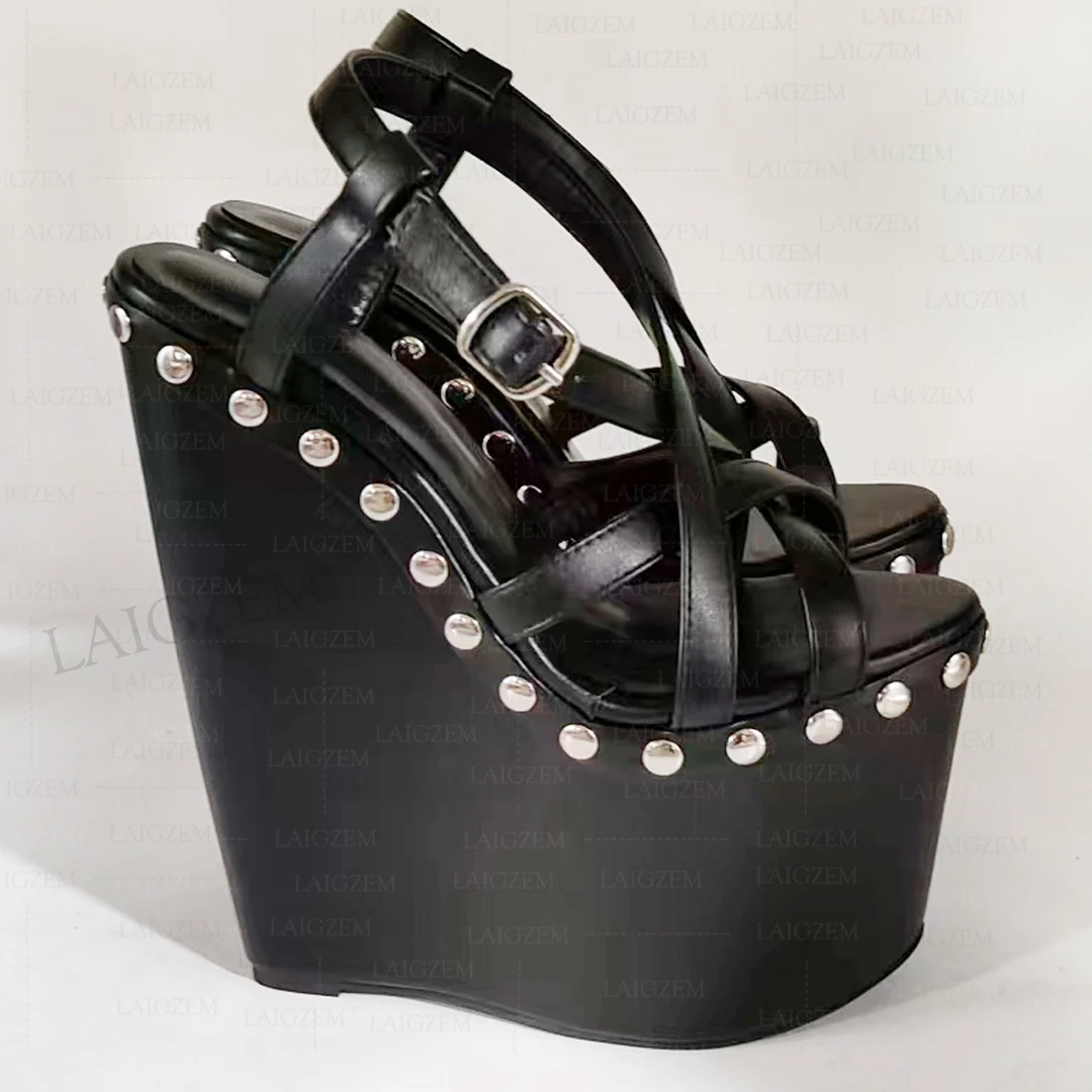 Женские босоножки на танкетке 20 см, с ремешками 
Женские босоножки на танкетке 20 см, с ремешками