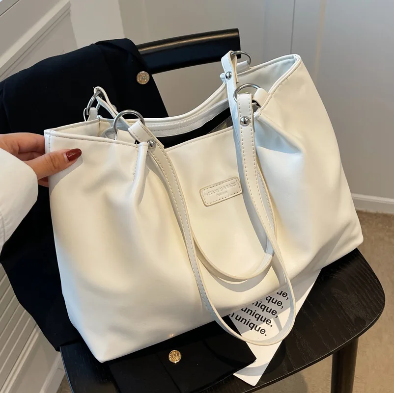 2022 New Summer Shoulder Bag Texture Fashion Luxury Casual Simple Wild Popular Commuter Tote Bag Female Large Capacity Bag
2022 New Summer Shoulder Bag Texture Fashion Luxury Casual Simple Wild Popular Commuter Tote Bag Female Large Capacity Bag