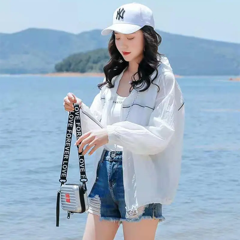 2022 Women Summer Fashion Short Loose Sun Protection Clothing Female UV Thin Hooded Coats Ladies Loose Sunscreen Jackets T138
2022 Women Summer Fashion Short Loose Sun Protection Clothing Female UV Thin Hooded Coats Ladies Loose Sunscreen Jackets T138
