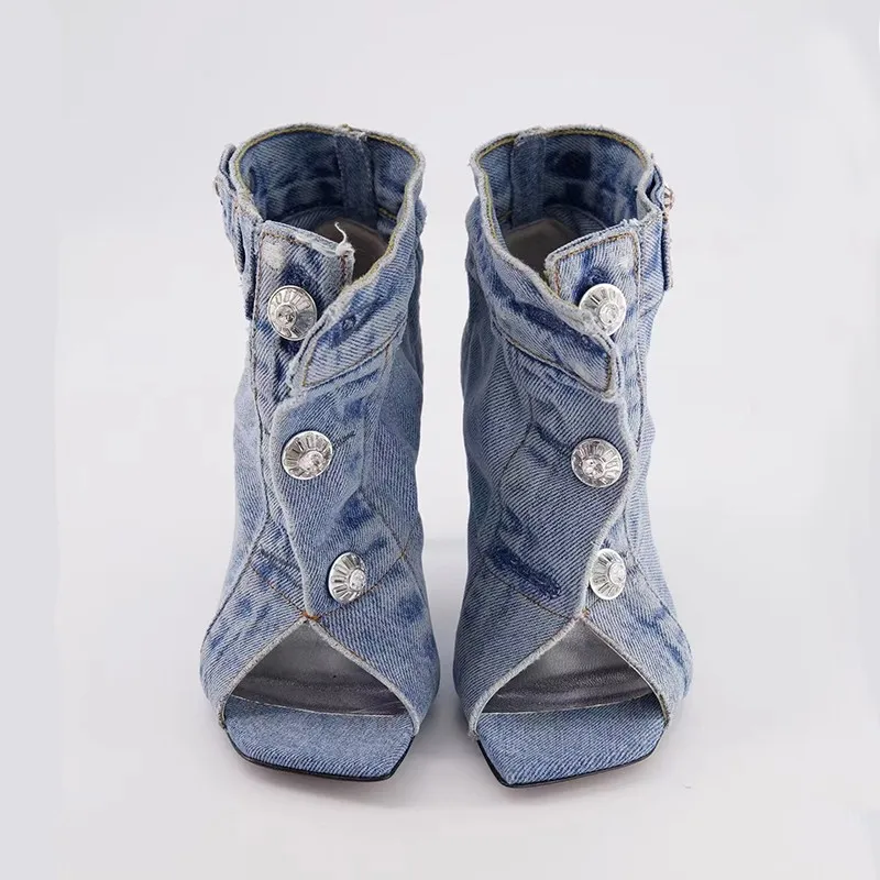 Женские ковбойские ботильоны на высоком каблуке, модные пикантные сандалии с открытым носком, ВИНТАЖНАЯ ДЖИНСОВАЯ Брендовая обувь с металлическими пуговицами, лето-осень
Женские ковбойские ботильоны на высоком каблуке, модные пикантные сандалии с открытым носком, ВИНТАЖНАЯ ДЖИНСОВАЯ Брендовая обувь с металлическими пуговицами, лето-осень