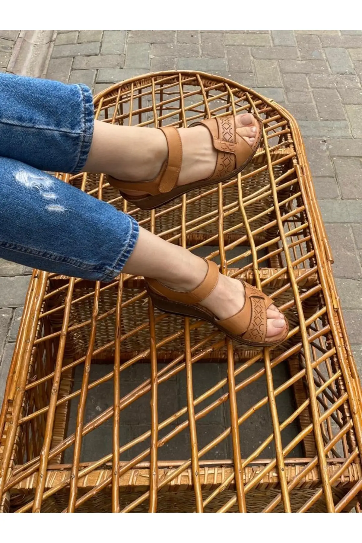 Women's Genuine Leather Sandals Fashion New Summer Comfort Breathable Casual Quality Ladies Style Light Slipper Sandals
Women's Genuine Leather Sandals Fashion New Summer Comfort Breathable Casual Quality Ladies Style Light Slipper Sandals