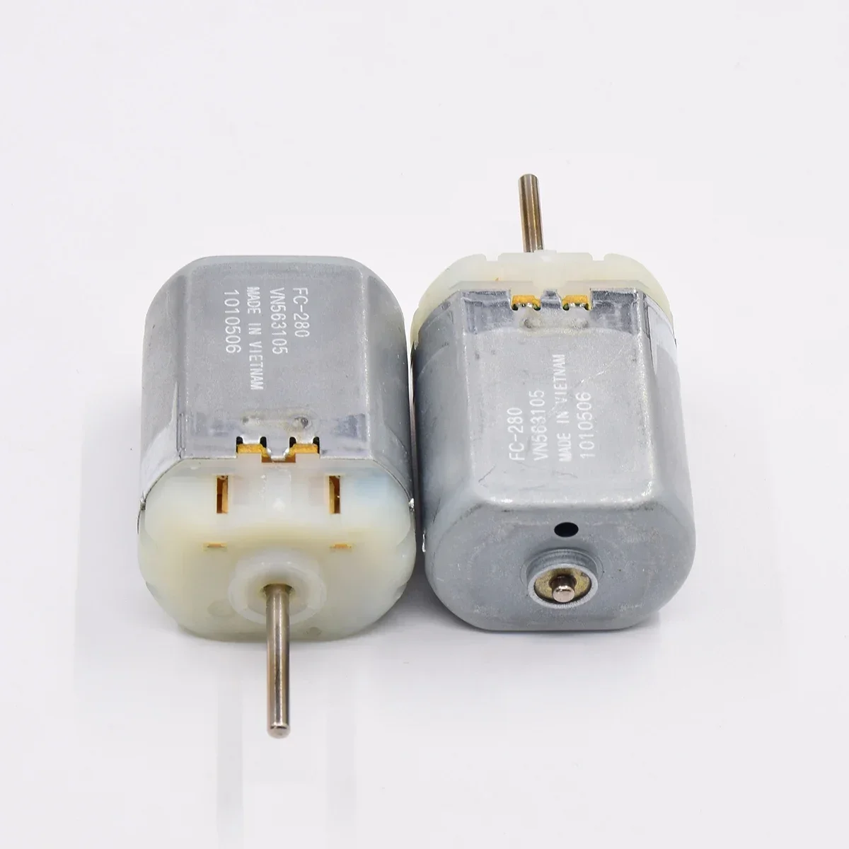 1 шт., задний выходной вал двигателя, 12 В, 7000 об./мин.
1 шт., задний выходной вал двигателя, 12 В, 7000 об./мин.