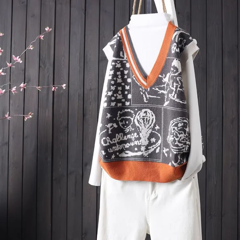 Trophy printed knit vest Vintage Knit Jacket Vneck pullover sweater Literary sweater Loose knit short top women vest
Trophy printed knit vest Vintage Knit Jacket Vneck pullover sweater Literary sweater Loose knit short top women vest