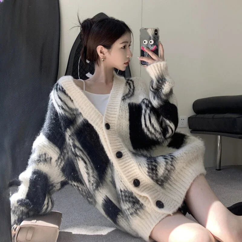 Loose Colour Blocking Cardigan Vintage Women's Sweaters Autumn/Winter 2023 Clothing Long Sleeve V-neck Knitwear Women Jumpers
Loose Colour Blocking Cardigan Vintage Women's Sweaters Autumn/Winter 2023 Clothing Long Sleeve V-neck Knitwear Women Jumpers