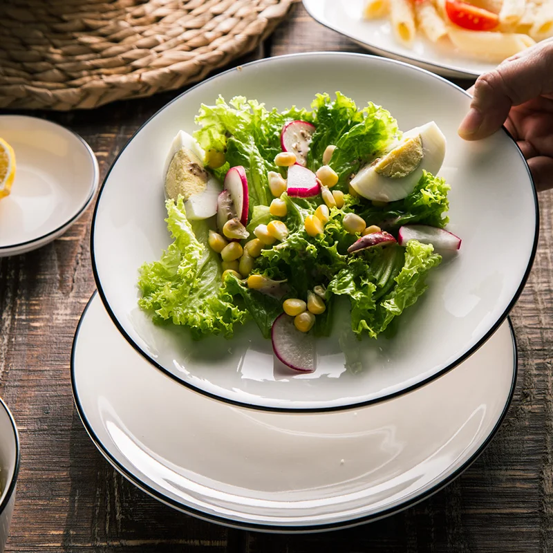 Блюдца, чаши, тарелки, керамика, японские блюда, рис и столовые приборы 
Блюдца, чаши, тарелки, керамика, японские блюда, рис и столовые приборы