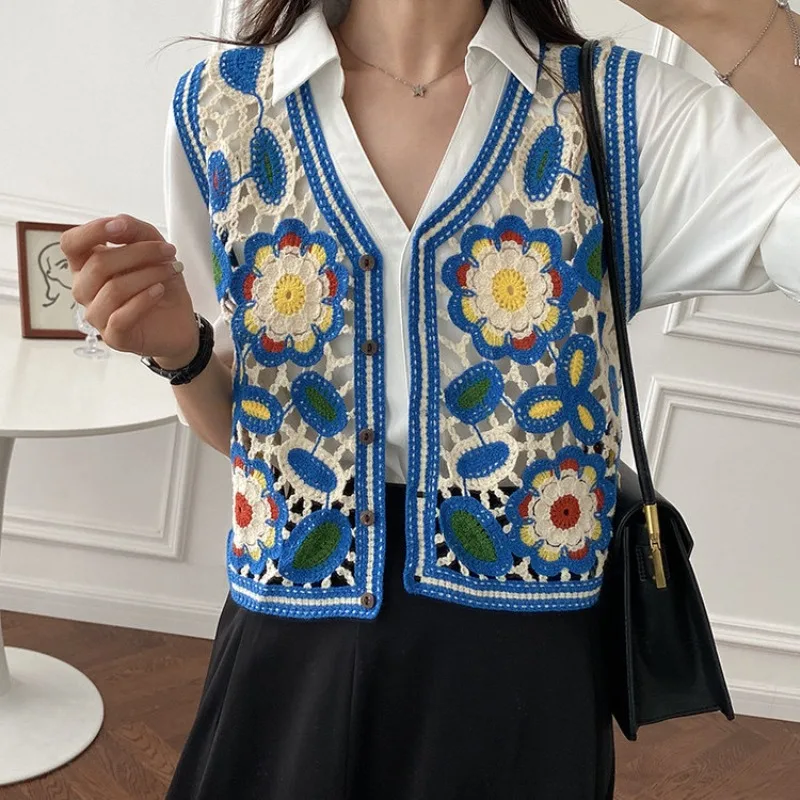 Новый вырезанный жилет с вышивкой, женский короткий вязаный кардиган в стиле бохо, куртка на пуговицах, винтажные эстетичные топы без рукавов с V-образным вырезом
Новый вырезанный жилет с вышивкой, женский короткий вязаный кардиган в стиле бохо, куртка на пуговицах, винтажные эстетичные топы без рукавов с V-образным вырезом