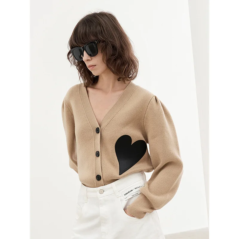 2022 V Neck Sweater Cardigans Spring Chic Love Decoration Loose Knitcoat Long Sleeve Short Knitted Cardigan Roupa Feminino
2022 V Neck Sweater Cardigans Spring Chic Love Decoration Loose Knitcoat Long Sleeve Short Knitted Cardigan Roupa Feminino