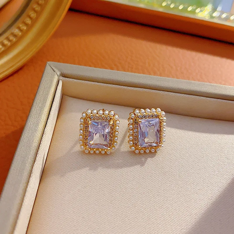 Luxury Geometric Squares Pearl Stud Earrings for Women Jewelry Vintage Delicate Rhinestone Pearl Earrings Fashion Accessories
Luxury Geometric Squares Pearl Stud Earrings for Women Jewelry Vintage Delicate Rhinestone Pearl Earrings Fashion Accessories