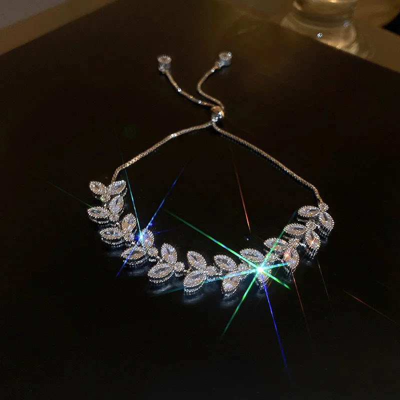 Luxury Silver Color Leaf Zircon Copper Bracelets for Women Full of Rhinestone Senior Adjustable Bracelet Wedding Jewelry Gift
Luxury Silver Color Leaf Zircon Copper Bracelets for Women Full of Rhinestone Senior Adjustable Bracelet Wedding Jewelry Gift