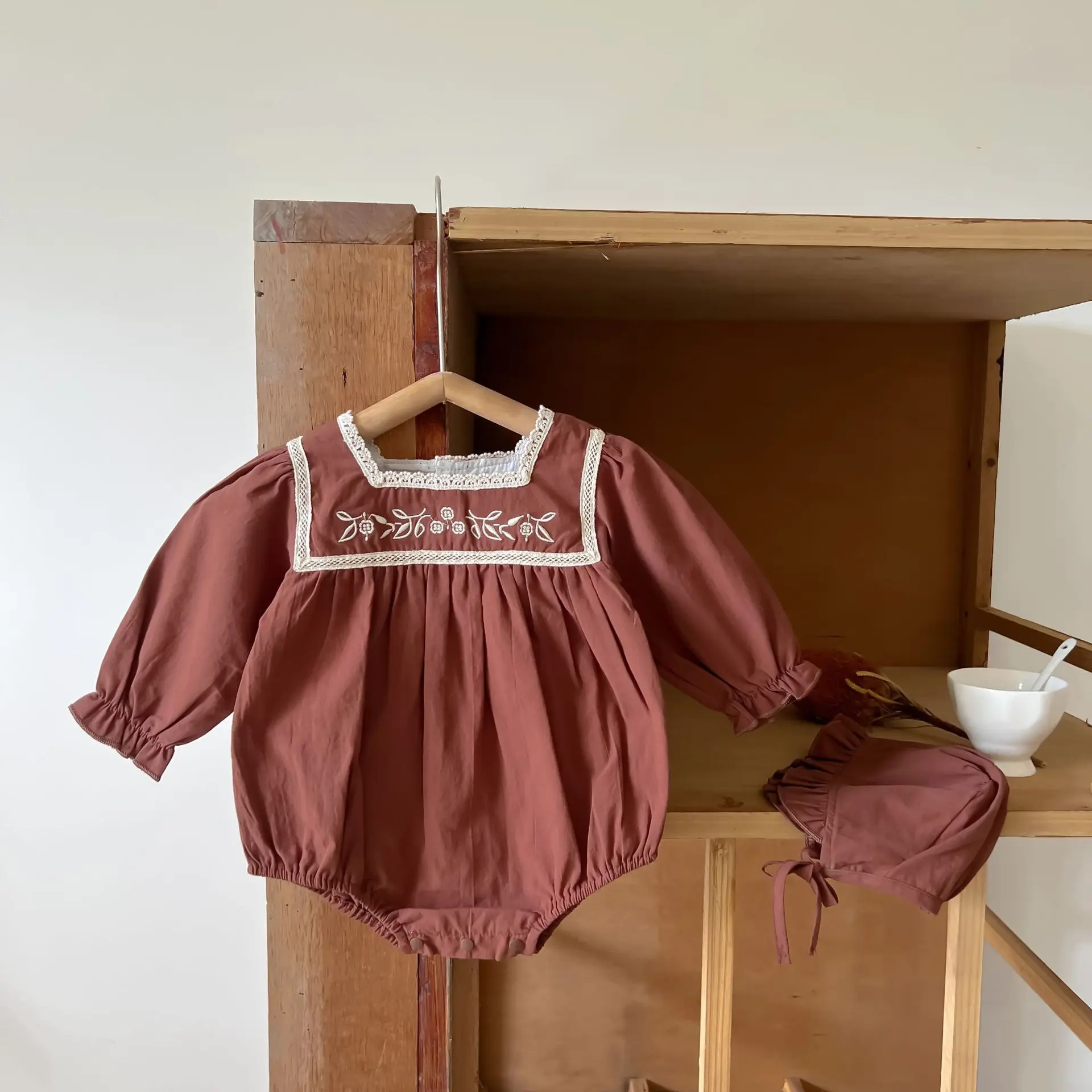 2022 Autumn Newborn Baby Romper Girls Bodysuit Outfits Embroidery Floral Print Full Sleeve Jumpsuit Hat Clothes
2022 Autumn Newborn Baby Romper Girls Bodysuit Outfits Embroidery Floral Print Full Sleeve Jumpsuit Hat Clothes