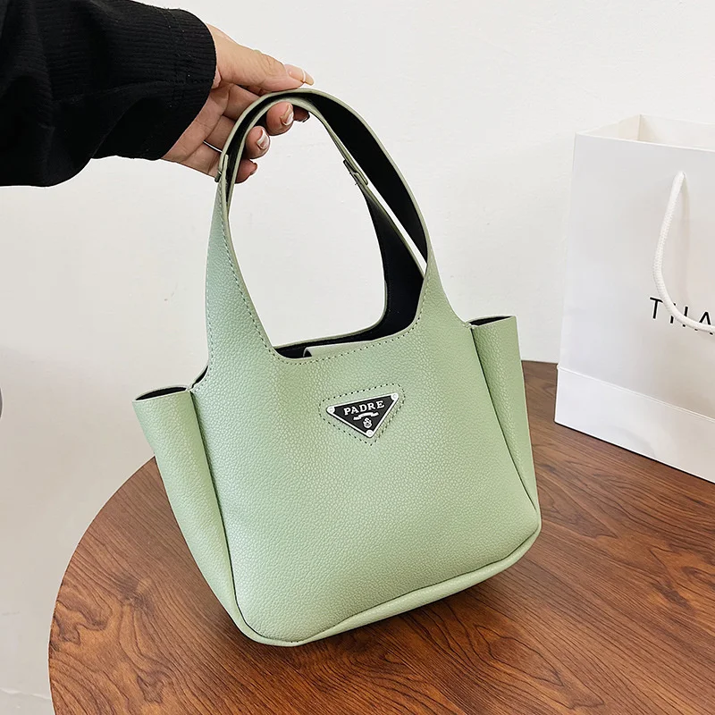 This year's popular bag women 2022 new summer fashion texture one shoulder bucket cabbage basket messenger bag
This year's popular bag women 2022 new summer fashion texture one shoulder bucket cabbage basket messenger bag