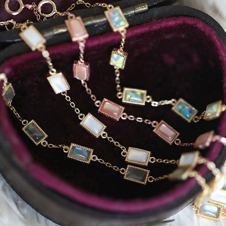 S925 Sterling Silver Plated Gold Light Luxury White Shell Hand Jewelry Temperament Block Retro Palace Style Bracelet Female
S925 Sterling Silver Plated Gold Light Luxury White Shell Hand Jewelry Temperament Block Retro Palace Style Bracelet Female