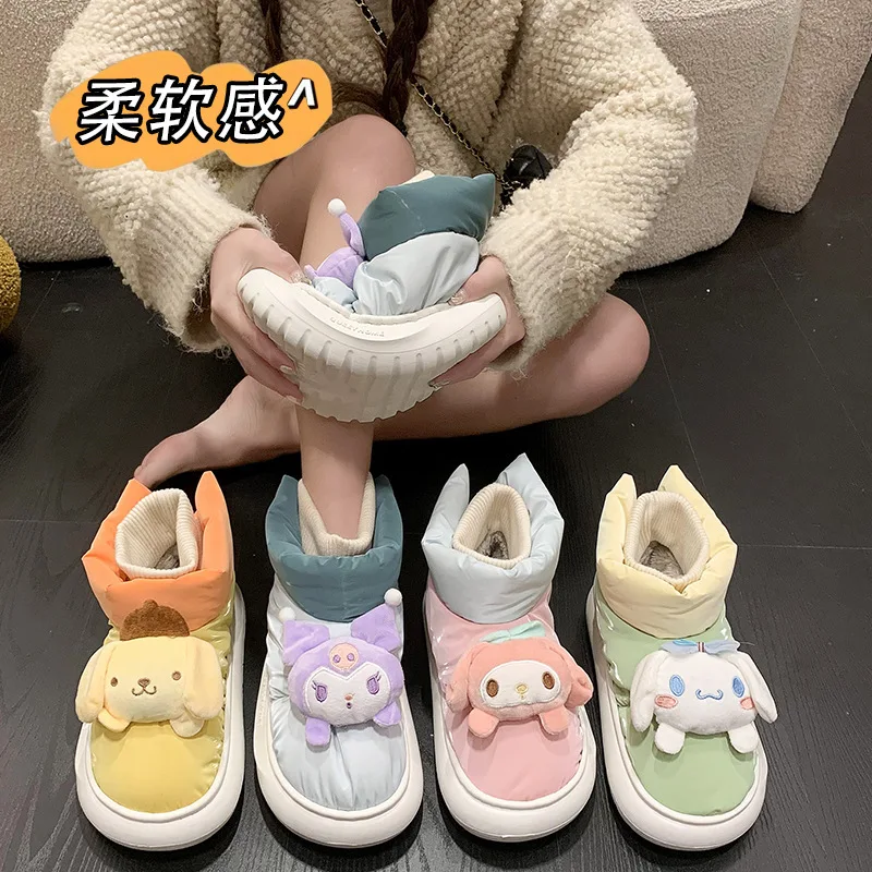 Новые милые флисовые короткие сапоги Sanrio My Melody Kuromi с мультипликационным рисунком, плюшевые зимние плюшевые тапочки на толстой подошве 
Новые милые флисовые короткие сапоги Sanrio My Melody Kuromi с мультипликационным рисунком, плюшевые зимние плюшевые тапочки на толстой подошве