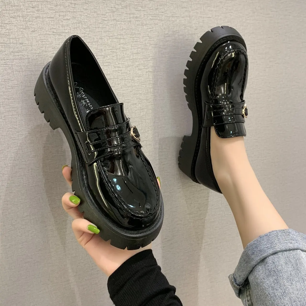Shoes Women Casual Sneakers Woman-shoes Platform Roses Thick Sole Leather Black 2022 PU Basic Slip-On Solid Metal Decoration Lac
Shoes Women Casual Sneakers Woman-shoes Platform Roses Thick Sole Leather Black 2022 PU Basic Slip-On Solid Metal Decoration Lac