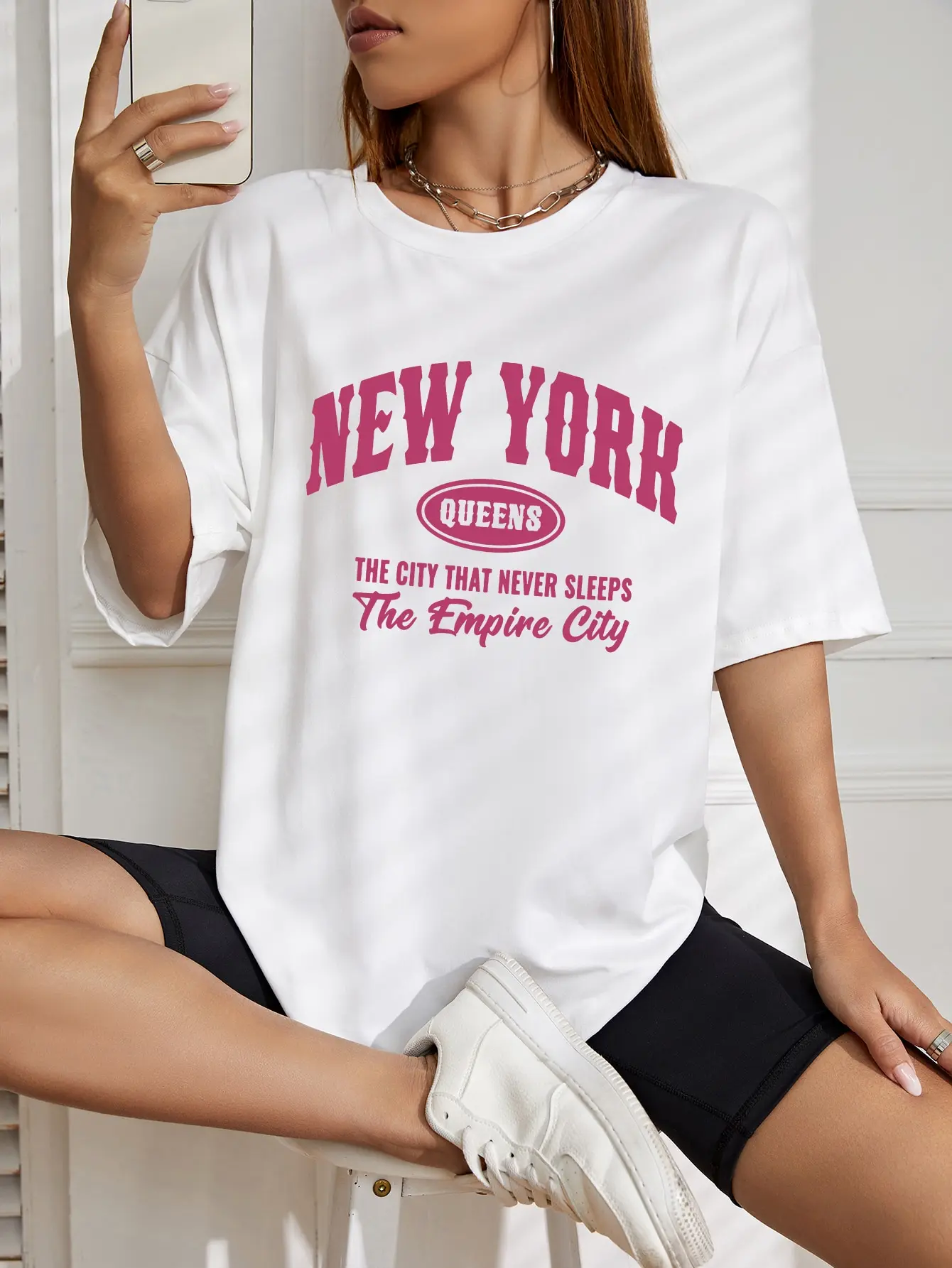 New York Queens The City That Never Sleeps Women Tshirt Breathable Short Sleeve Fashion Cotton Streetwear Casual O-Neck Tshirt
New York Queens The City That Never Sleeps Women Tshirt Breathable Short Sleeve Fashion Cotton Streetwear Casual O-Neck Tshirt