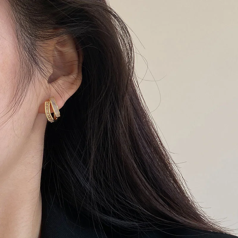 S925 Pure Silver Ear Nail Shell Curved Earrings Temperament Commuter Style Celebrity Dinner Show Versatile Jewelry 9294X
S925 Pure Silver Ear Nail Shell Curved Earrings Temperament Commuter Style Celebrity Dinner Show Versatile Jewelry 9294X