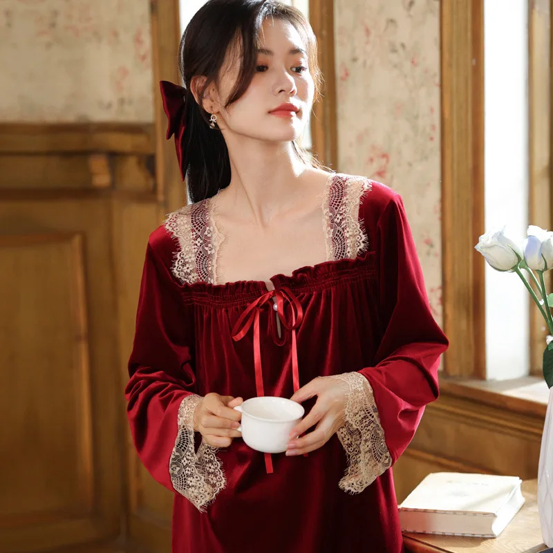 Vintage Court Long Sleeve Night Dress Women Sexy Lace Square Collar Nightgowns Sleepwear Winter Velour Lingerie Home Dresses
Vintage Court Long Sleeve Night Dress Women Sexy Lace Square Collar Nightgowns Sleepwear Winter Velour Lingerie Home Dresses