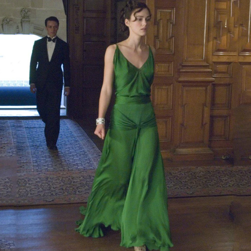 Платье женское длинное атласное ТРАПЕЦИЕВИДНОЕ с V-образным вырезом
Платье женское длинное атласное ТРАПЕЦИЕВИДНОЕ с V-образным вырезом