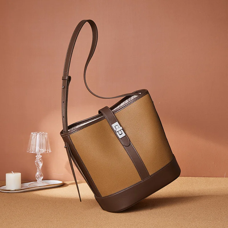 Luxury Bag Genuine Leather Bucket Bag Women 2022 Designer Shoulder Handbag Big Female Tote Bag Retro Famous Brand Crossbody Bags
Luxury Bag Genuine Leather Bucket Bag Women 2022 Designer Shoulder Handbag Big Female Tote Bag Retro Famous Brand Crossbody Bags