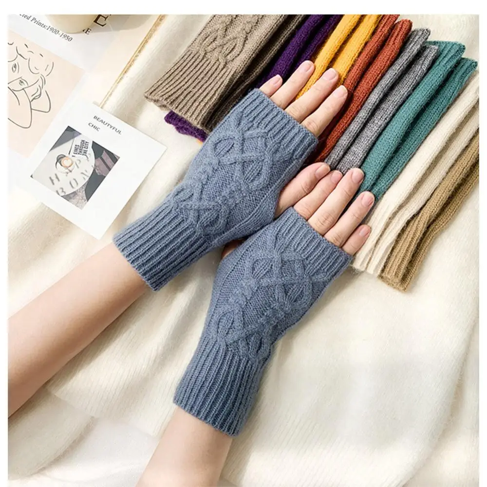 10 Pair Warm Gloves Women Men New Fashion Knitted Gloves Autum Winter Solid Color Soft Outdoor Warm Windproof Knitting Mittens
10 Pair Warm Gloves Women Men New Fashion Knitted Gloves Autum Winter Solid Color Soft Outdoor Warm Windproof Knitting Mittens