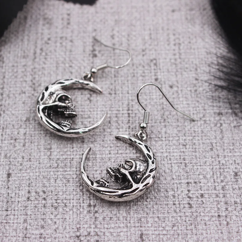Personalized Hot New Gothic Dark Style Skull Earrings Retro Ancient Silver Crescent Earrings Fashion Punk Women Jewelry Gift
Personalized Hot New Gothic Dark Style Skull Earrings Retro Ancient Silver Crescent Earrings Fashion Punk Women Jewelry Gift