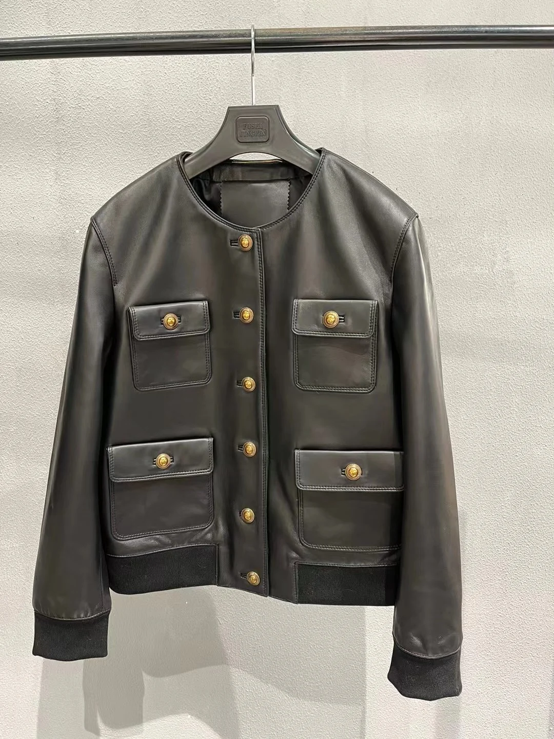 Real Leather Jacket Women 2022 New Korean Streetwear Sheepskin Coat Luxury O neck High Quality
Real Leather Jacket Women 2022 New Korean Streetwear Sheepskin Coat Luxury O neck High Quality
