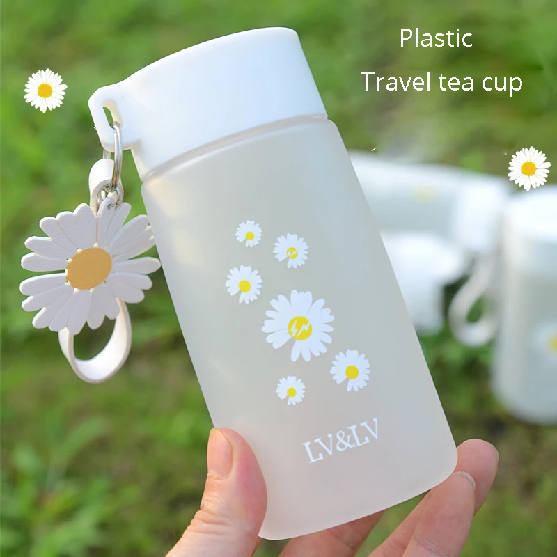 480ml Small Daisy Cute Plastic Water Bottles Water Bottle for Children Creative Frosted with Portable Mug Rope Dropshipping
480ml Small Daisy Cute Plastic Water Bottles Water Bottle for Children Creative Frosted with Portable Mug Rope Dropshipping