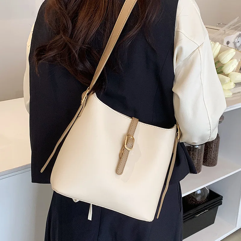 2022 New Ladies Casual Shoulder Bag Fashion Versatile Messenger Bag Fashion Bucket Bag Net Red Large Capacity Messenger Bag
2022 New Ladies Casual Shoulder Bag Fashion Versatile Messenger Bag Fashion Bucket Bag Net Red Large Capacity Messenger Bag