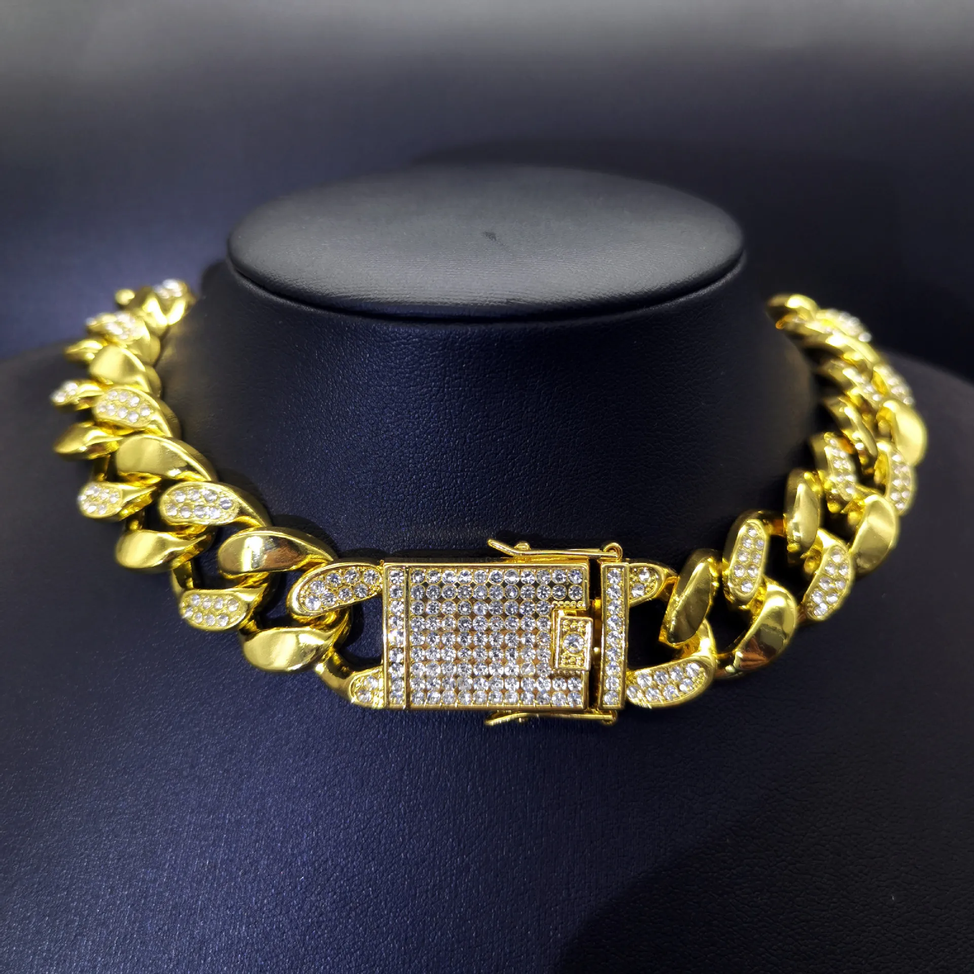 2022 New Hip Hop Hipster Cuban Chain Diamond Bracelet 20mm Interval Necklace Men and Women Hiphop Necklace Choker Jewelry
2022 New Hip Hop Hipster Cuban Chain Diamond Bracelet 20mm Interval Necklace Men and Women Hiphop Necklace Choker Jewelry