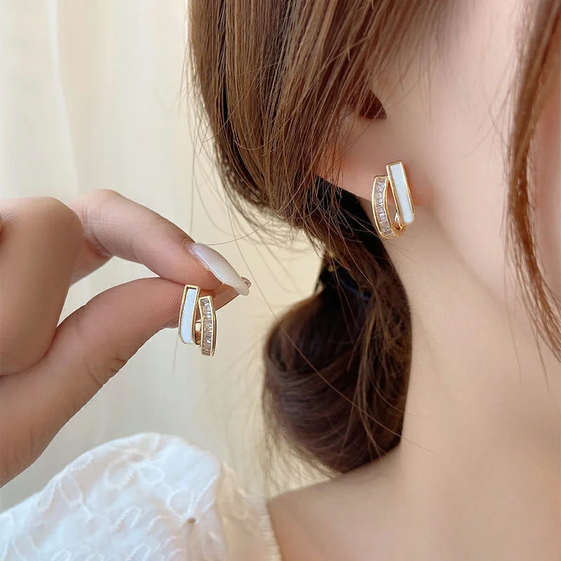 2022 New Design Shell Arc Crystal Metal Stud Earrings For Woman Korean Fashion Jewelry Party Student Girls Elegant Accessories
2022 New Design Shell Arc Crystal Metal Stud Earrings For Woman Korean Fashion Jewelry Party Student Girls Elegant Accessories