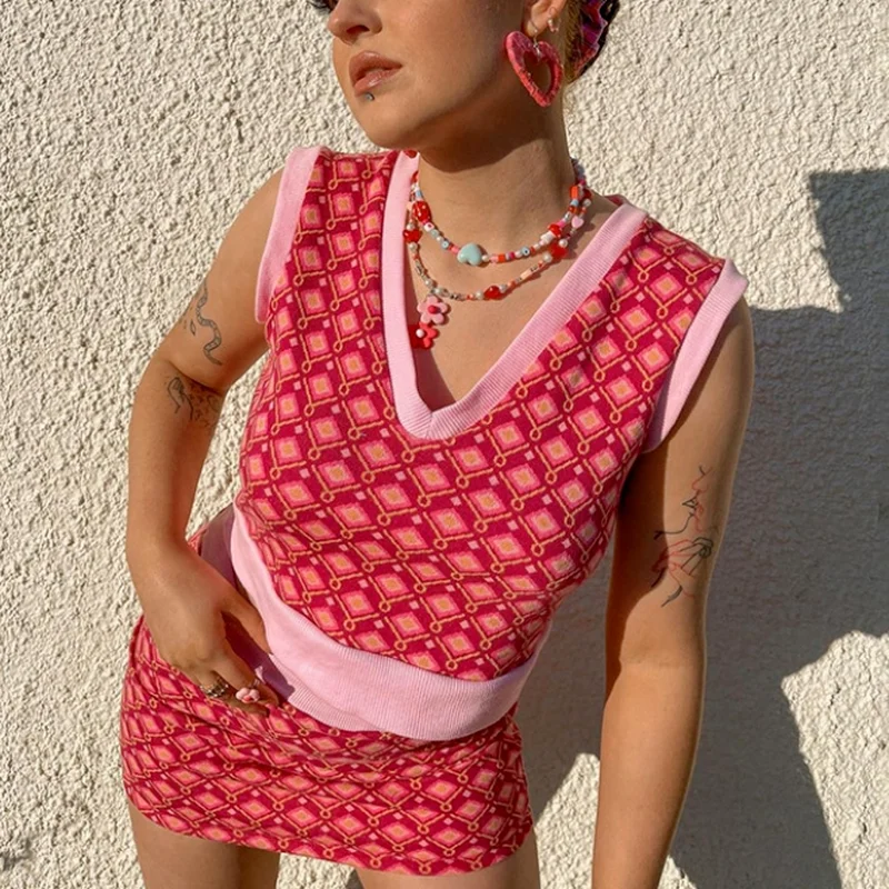 Summer New 2021 V Neck Crop Top Women Pink Plaid Y2K Sleeveless Vintage Sexy Off Shoulder Casual Knit Tank Tops Red Blue Print
Summer New 2021 V Neck Crop Top Women Pink Plaid Y2K Sleeveless Vintage Sexy Off Shoulder Casual Knit Tank Tops Red Blue Print
