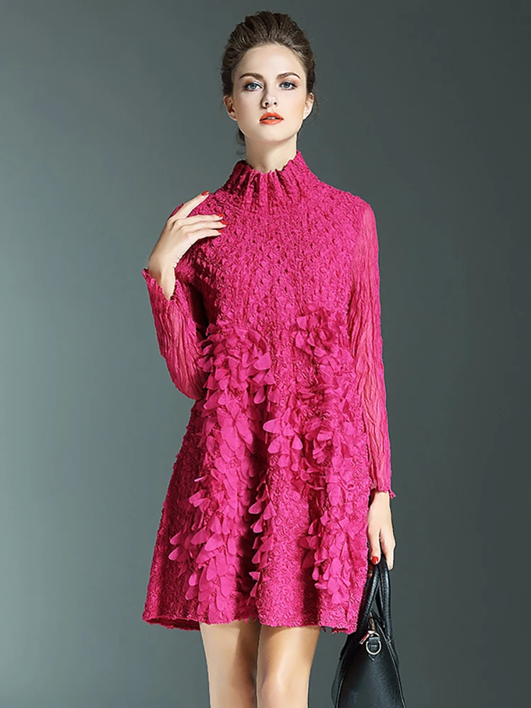 Miyake Pleats Embroidery 3D Appliques Flower Vintage Dress French Lace Long Sleeves Turtleneck Loose Designer Ladies Dresses
Miyake Pleats Embroidery 3D Appliques Flower Vintage Dress French Lace Long Sleeves Turtleneck Loose Designer Ladies Dresses