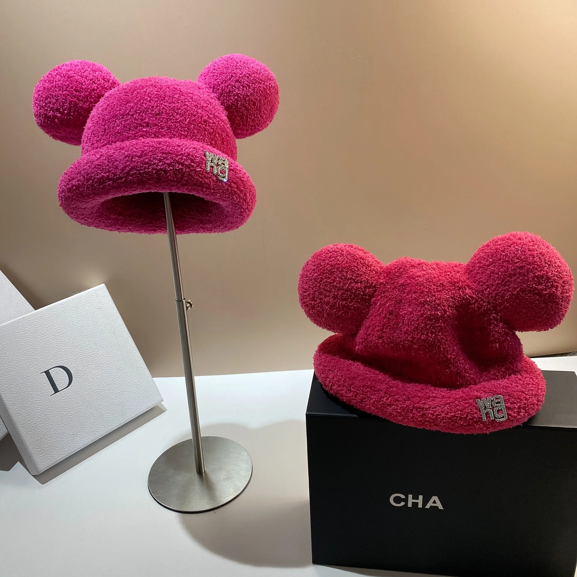 Cute Bear Ear Hat Fashion European and American King Plush Pot Hat Autumn and Winter Street Baotou Hat Girl
Cute Bear Ear Hat Fashion European and American King Plush Pot Hat Autumn and Winter Street Baotou Hat Girl
