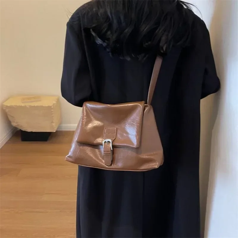 Fashion Simple Solid Color Shoulder Crossbody Bags for Women Leather Retro Luxury Flap Pocket Tote Bag Girls' Handbag Gifts
Fashion Simple Solid Color Shoulder Crossbody Bags for Women Leather Retro Luxury Flap Pocket Tote Bag Girls' Handbag Gifts