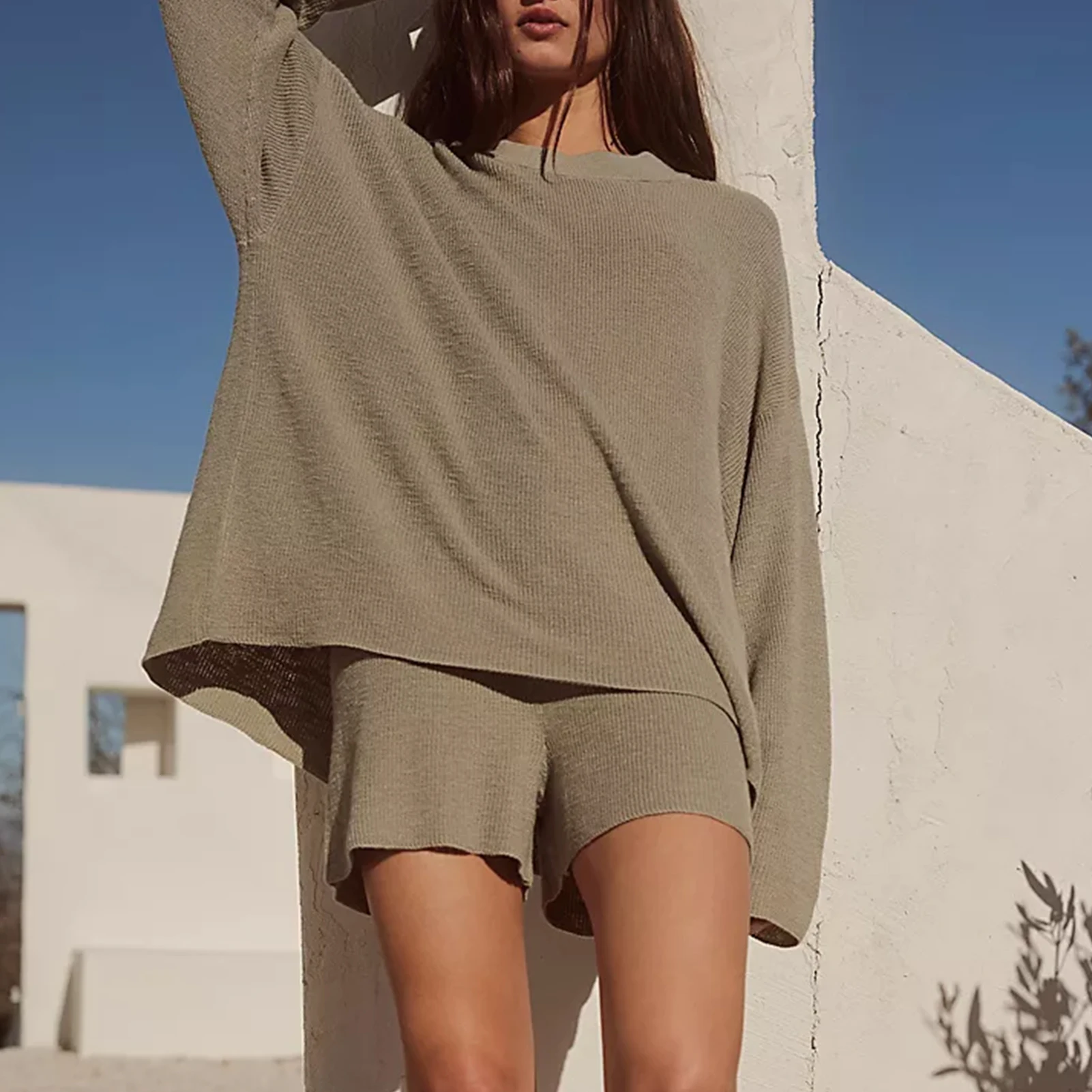 Ladies 2 Piece Short Pant Set Solid Color Women Oversized Top Shorts Long Sleeve Crew Neck Elastic Waisted Sleepwear Suit
Ladies 2 Piece Short Pant Set Solid Color Women Oversized Top Shorts Long Sleeve Crew Neck Elastic Waisted Sleepwear Suit