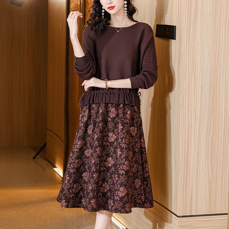 2023 Autumn/Winter New Westernized Knitted Spliced Printed Dress Women's Style Woolen Dress Mid length Slim Knee Length Robe 
2023 Autumn/Winter New Westernized Knitted Spliced Printed Dress Women's Style Woolen Dress Mid length Slim Knee Length Robe