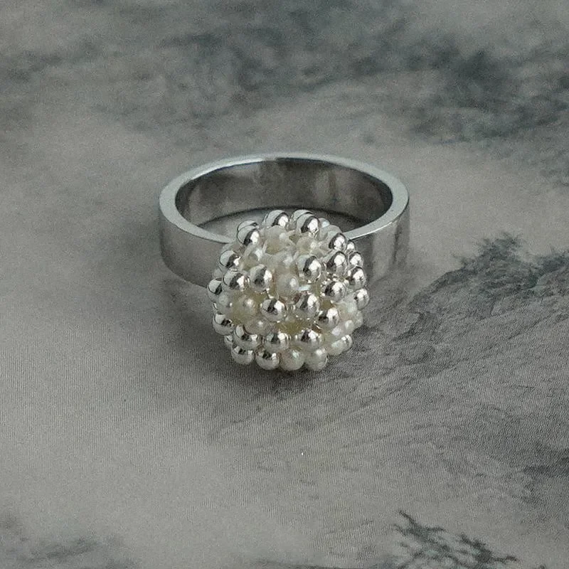 Vintage Fashion Personality Round Pearl Single Ball Beaded Ring Elegant Temperament Open Ring Banquet Jewelry Accessories Gift
Vintage Fashion Personality Round Pearl Single Ball Beaded Ring Elegant Temperament Open Ring Banquet Jewelry Accessories Gift