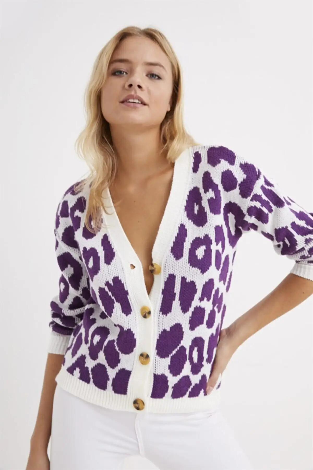 Women's Cardigan 4 Button Short Purple Leopard Casual Knitted Quality Fashion Cardigan Sweaters Loose Sweater Jumper
Women's Cardigan 4 Button Short Purple Leopard Casual Knitted Quality Fashion Cardigan Sweaters Loose Sweater Jumper