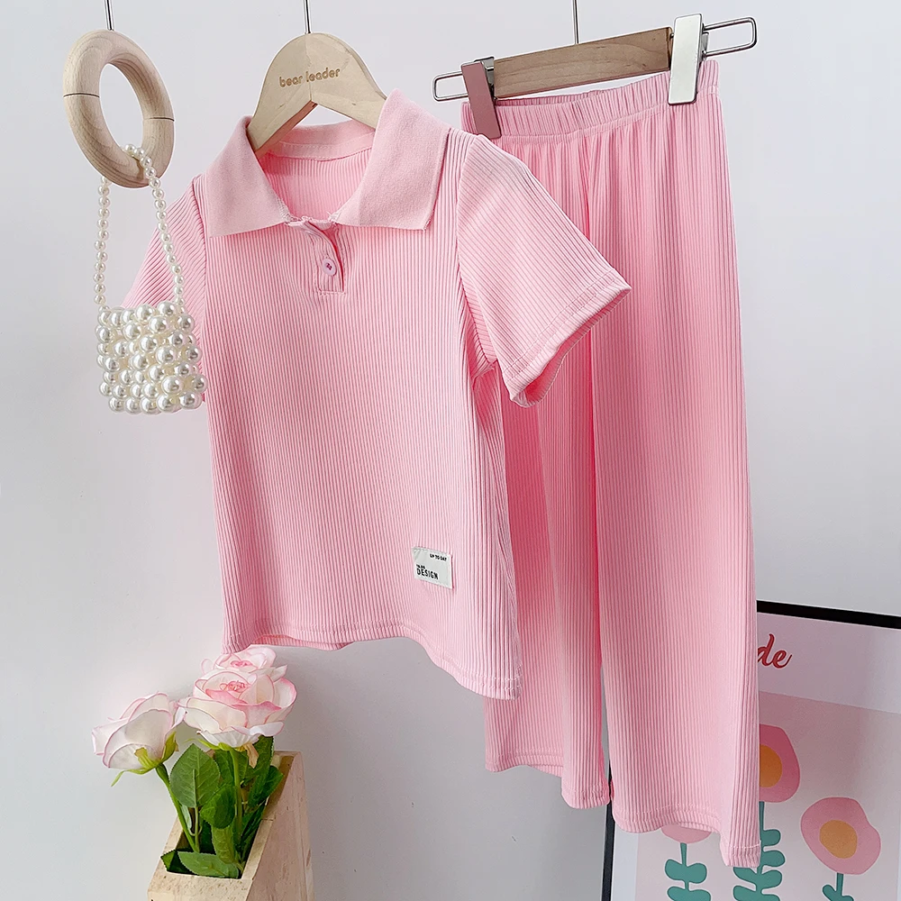 Menoea/Детский комплект для девочек, футболка-поло с короткими рукавами + штаны, комплект для девочек, в Вертикальную Полоску, однотонный комплект, детская повседневная одежда
Menoea/Детский комплект для девочек, футболка-поло с короткими рукавами + штаны, комплект для девочек, в Вертикальную Полоску, однотонный комплект, детская повседневная одежда