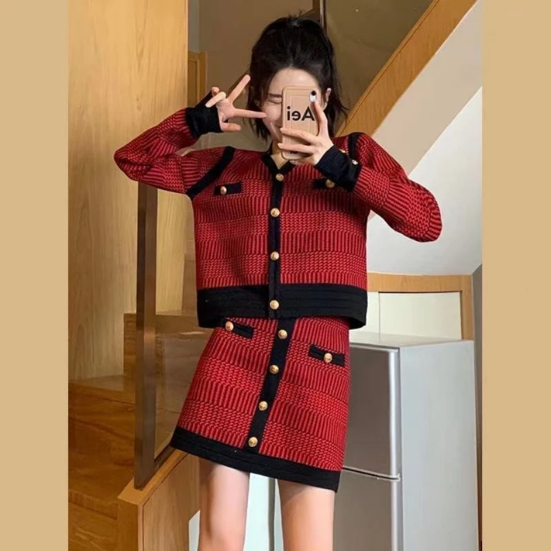 Woman Plaid Knitted Two Piece Set Female Single Button Top Sweater Cardigan and Mini Skirts Sets Ladies Fashion Casual Sets G223
Woman Plaid Knitted Two Piece Set Female Single Button Top Sweater Cardigan and Mini Skirts Sets Ladies Fashion Casual Sets G223