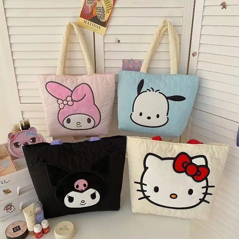 Сумка с мультяшным рисунком из аниме Sanrio, пуховая ткань Hellokitty Mymelody Kuromi, ручные милые вместительные сумки через плечо для покупок для мамы
Сумка с мультяшным рисунком из аниме Sanrio, пуховая ткань Hellokitty Mymelody Kuromi, ручные милые вместительные сумки через плечо для покупок для мамы