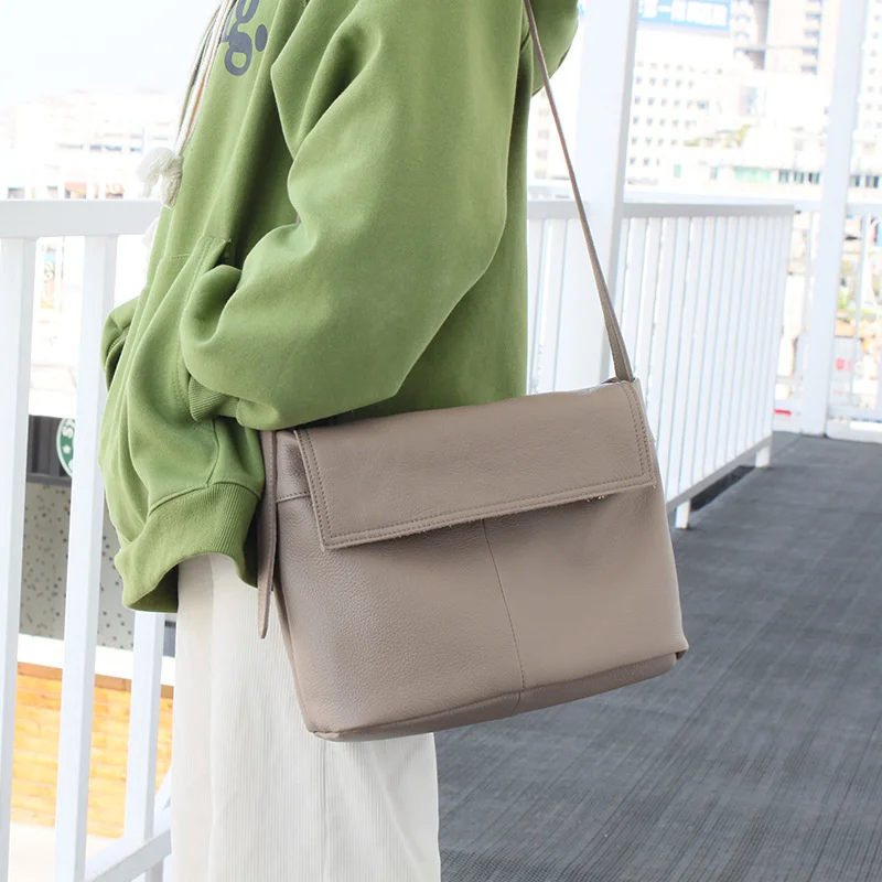 Fashion Casual Genuine Leather Women Shoulder Bag Simple Cowhide Crossbody Bag 2022 Trending Style Women Leather Messenger Bag
Fashion Casual Genuine Leather Women Shoulder Bag Simple Cowhide Crossbody Bag 2022 Trending Style Women Leather Messenger Bag