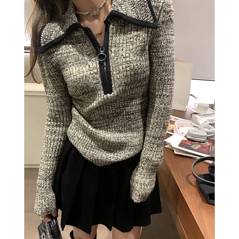 Turn-down Collar Pullover with Zipper for Women - Slim Fit Design Sense Ultimate High-street Autumn Winter Korean Fashion
Turn-down Collar Pullover with Zipper for Women - Slim Fit Design Sense Ultimate High-street Autumn Winter Korean Fashion
