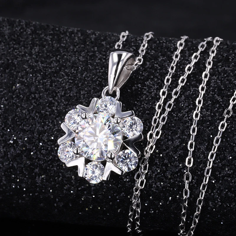 1 Carat Moissanite Snowflake Pendant Necklace D Color Women Fine Jewelry 925 Sterling Silver Charms Necklace Birthday Party Gift
1 Carat Moissanite Snowflake Pendant Necklace D Color Women Fine Jewelry 925 Sterling Silver Charms Necklace Birthday Party Gift