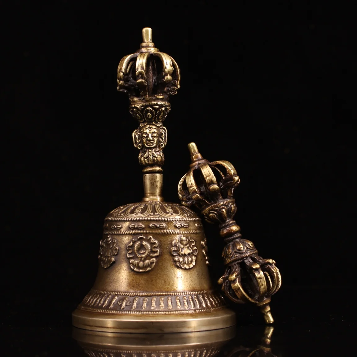 

7"Tibetan Temple Collection Old Bronze Old Ringing Bell Eight Treasures Buddha Bell Vajra Amulet Dharma Worship Hall Town house