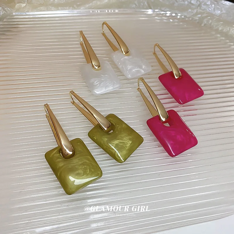 2022 New Fashion Temperament Women's Geometric Ear Buckle Exaggerated Earrings Wholesale
2022 New Fashion Temperament Women's Geometric Ear Buckle Exaggerated Earrings Wholesale
