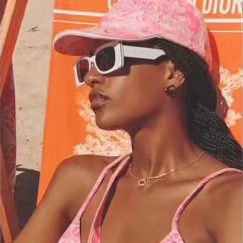 Sunglasses For Fashionable Women Retro Luxury Brand Designer Sun Glasses Party Driving Eyewear Apparel Accessories Goggle UV400
Sunglasses For Fashionable Women Retro Luxury Brand Designer Sun Glasses Party Driving Eyewear Apparel Accessories Goggle UV400